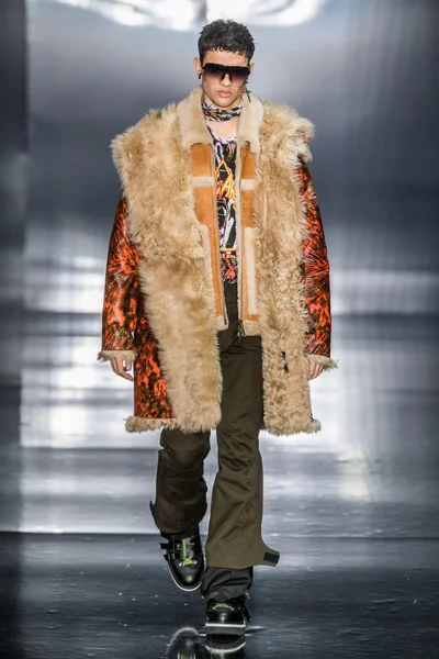 Look 10
